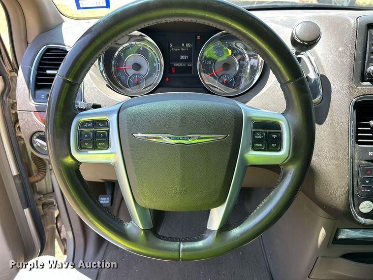 image for item EX9806 2014 Chrysler Town & Country van