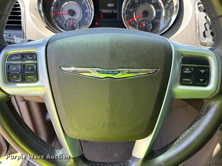 image for item EX9806 2014 Chrysler Town & Country van