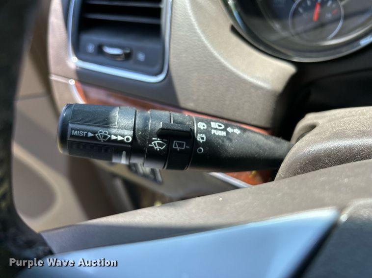 image for item EX9806 2014 Chrysler Town & Country van