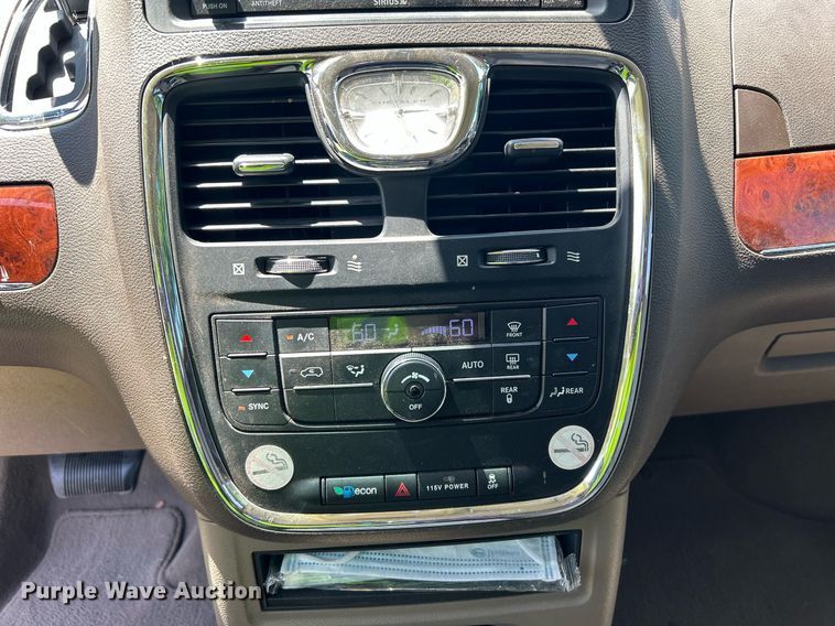 image for item EX9806 2014 Chrysler Town & Country van