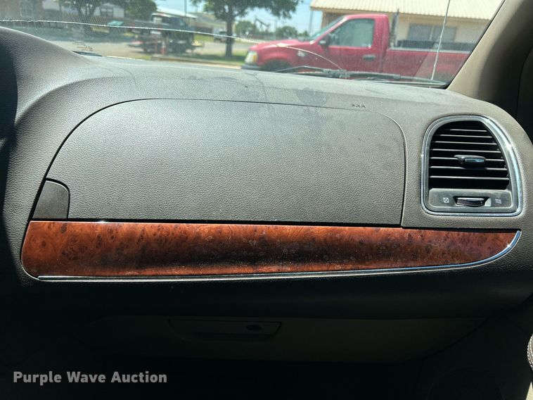 image for item EX9806 2014 Chrysler Town & Country van