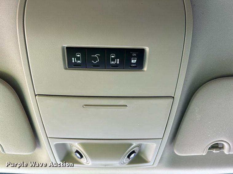 image for item EX9806 2014 Chrysler Town & Country van