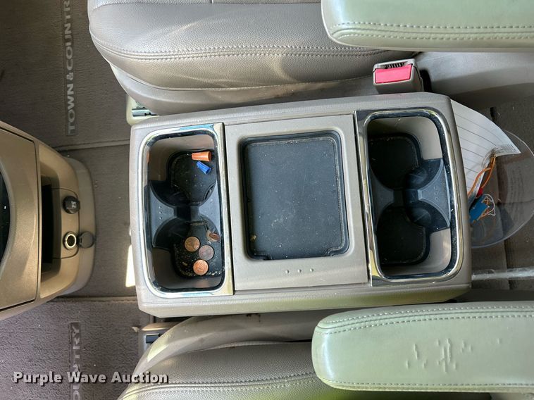 image for item EX9806 2014 Chrysler Town & Country van