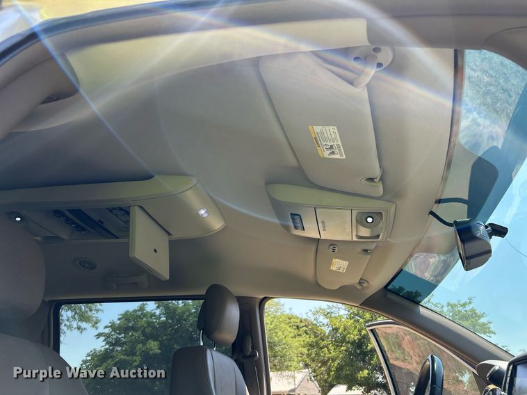 image for item EX9806 2014 Chrysler Town & Country van