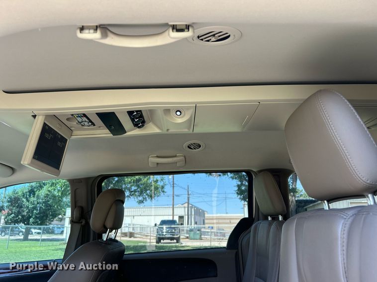 image for item EX9806 2014 Chrysler Town & Country van