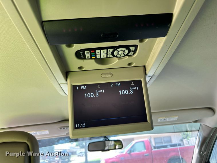 image for item EX9806 2014 Chrysler Town & Country van