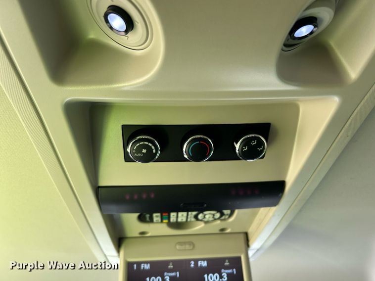 image for item EX9806 2014 Chrysler Town & Country van