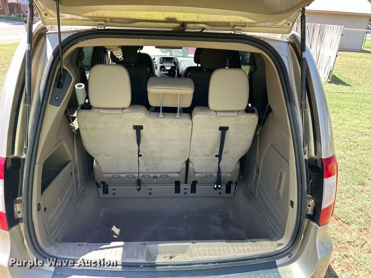 image for item EX9806 2014 Chrysler Town & Country van