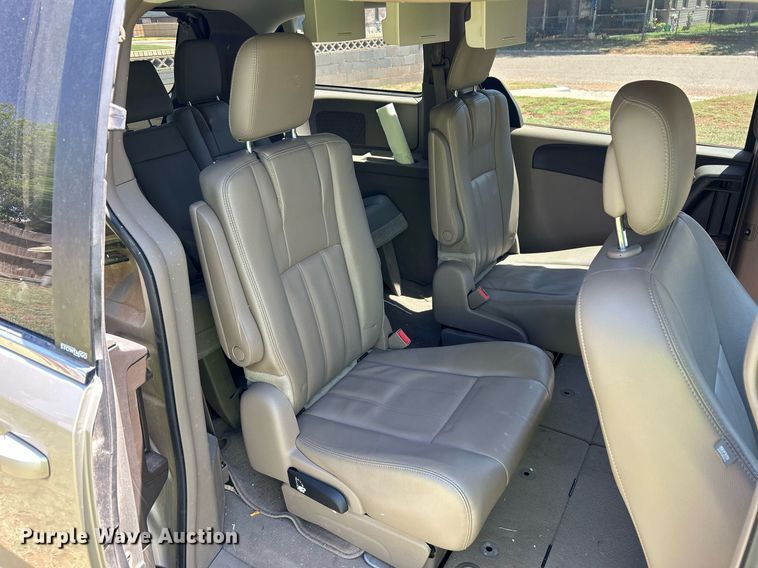 image for item EX9806 2014 Chrysler Town & Country van