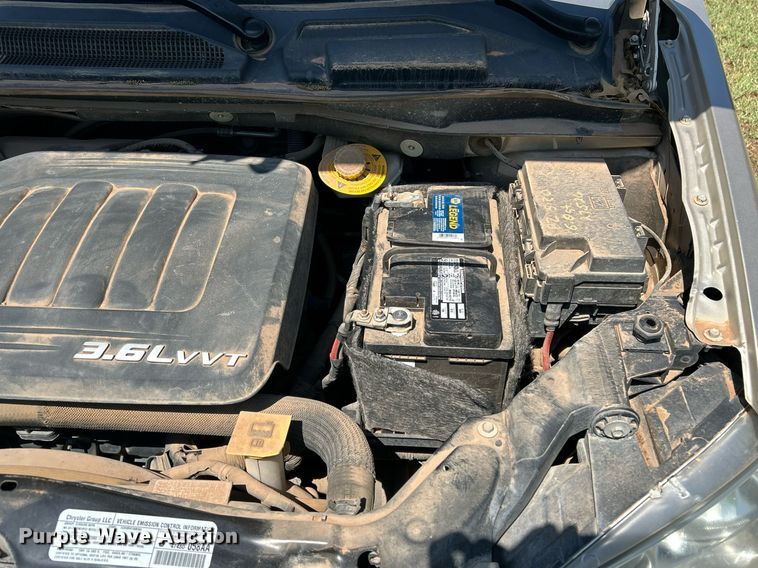 image for item EX9806 2014 Chrysler Town & Country van