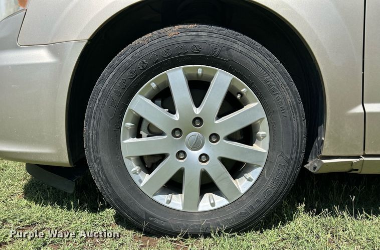 image for item EX9806 2014 Chrysler Town & Country van