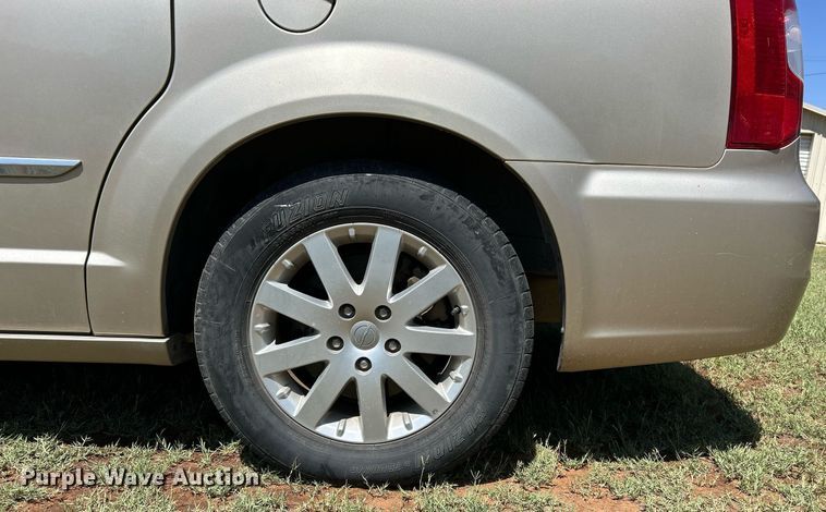 image for item EX9806 2014 Chrysler Town & Country van