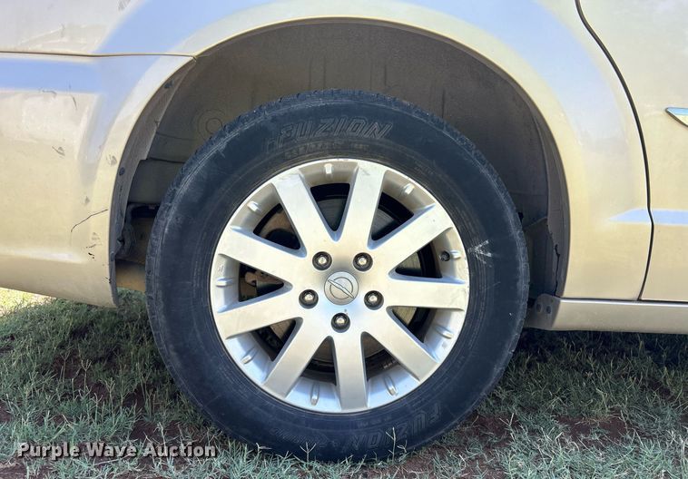 image for item EX9806 2014 Chrysler Town & Country van