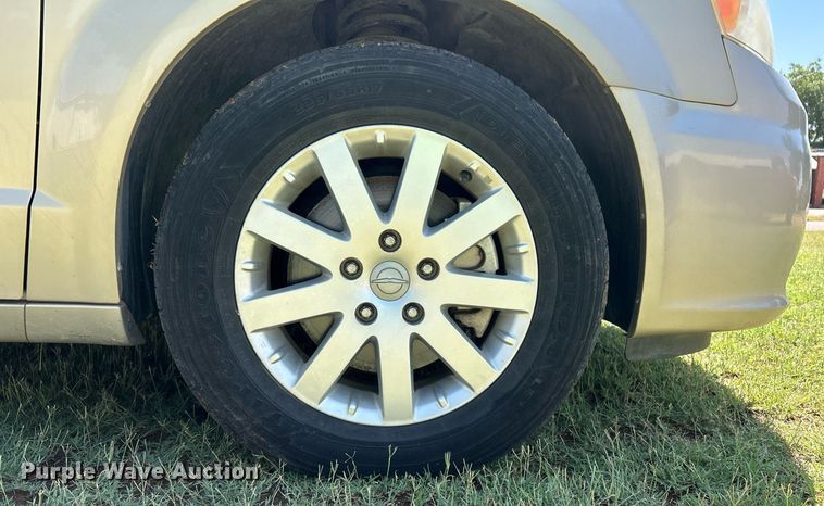 image for item EX9806 2014 Chrysler Town & Country van