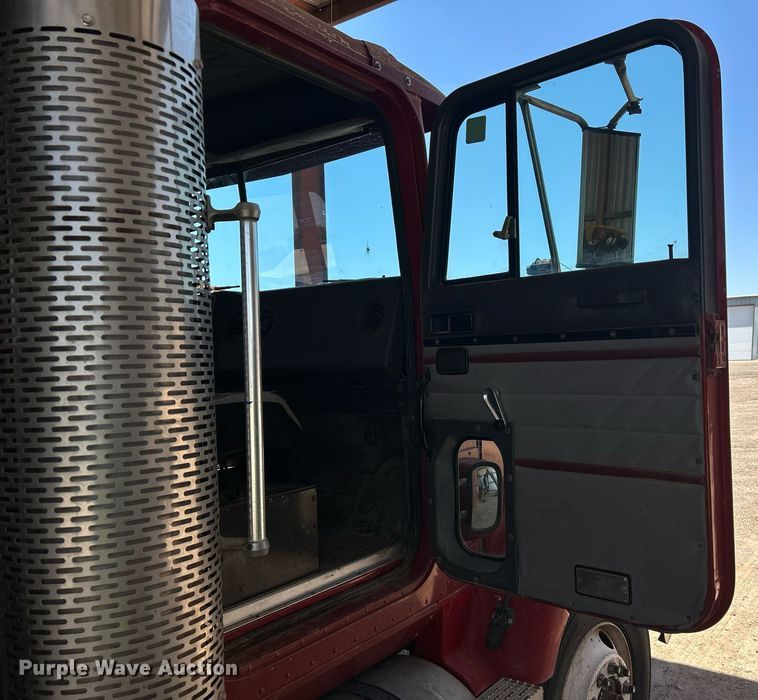 image for item EX9811 1995 International 9400 dump truck