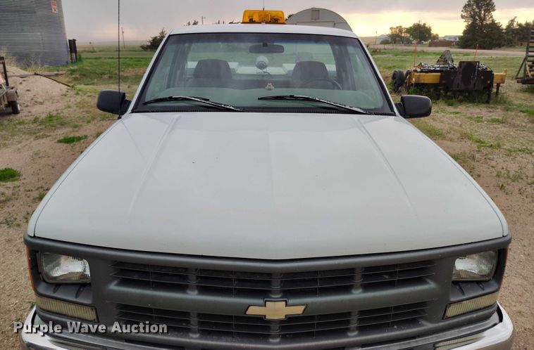 image for item IP9630 1997 Chevrolet C1500 pickup truck