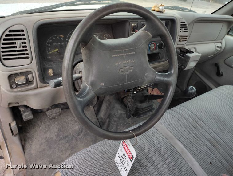 image for item IP9630 1997 Chevrolet C1500 pickup truck