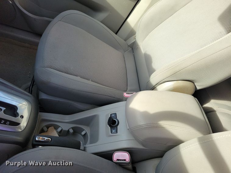 image for item NB9833 2008 Saturn Vue XR SUV