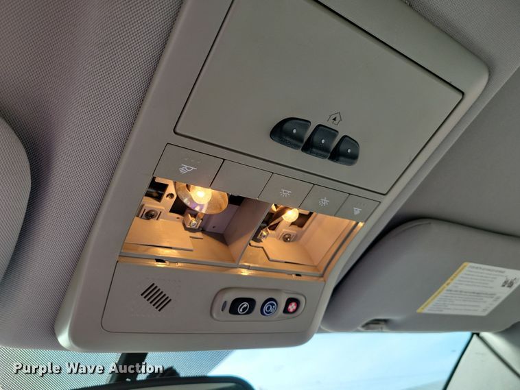 image for item NB9833 2008 Saturn Vue XR SUV