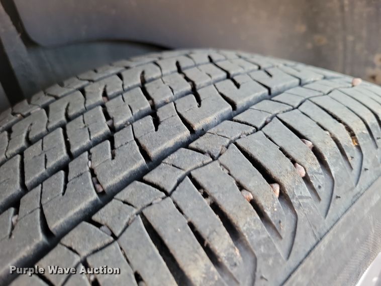 image for item NB9833 2008 Saturn Vue XR SUV