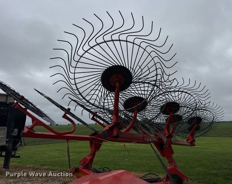 image for item DH9993 Kuhn Speed Rake SR112 hay rake