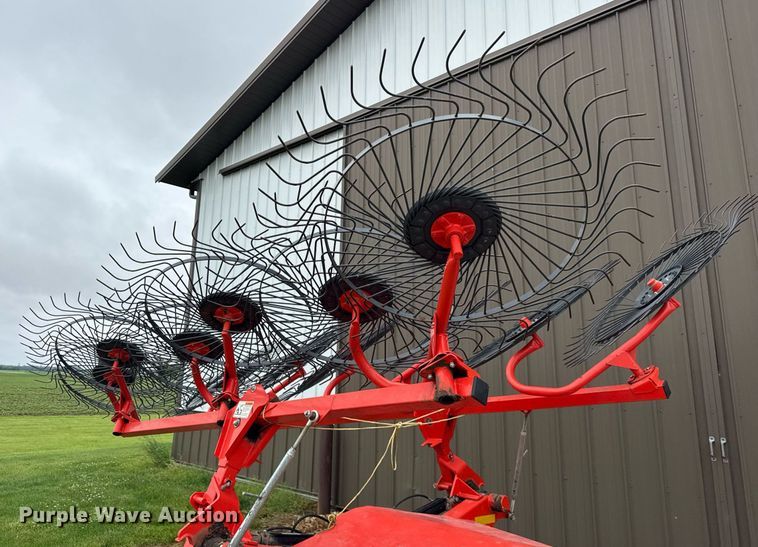 image for item DH9993 Kuhn Speed Rake SR112 hay rake