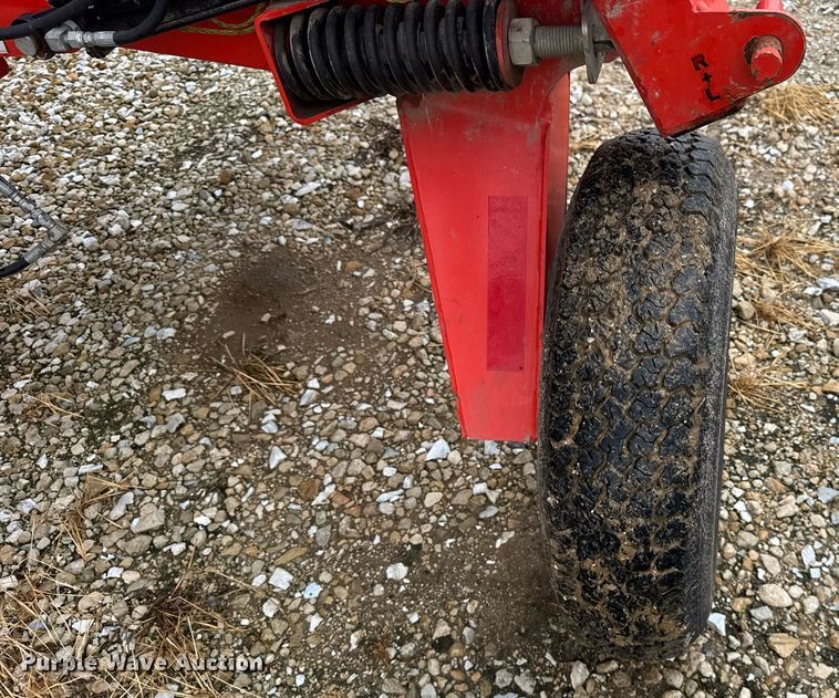 image for item DH9993 Kuhn Speed Rake SR112 hay rake