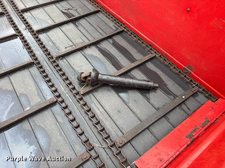 image for item DH9995 1991 New Holland 195 manure spreader