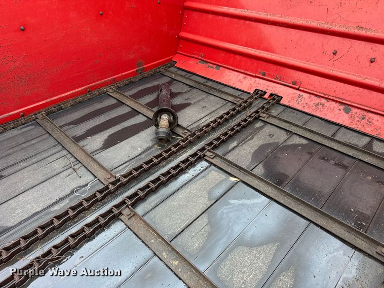 image for item DH9995 1991 New Holland 195 manure spreader