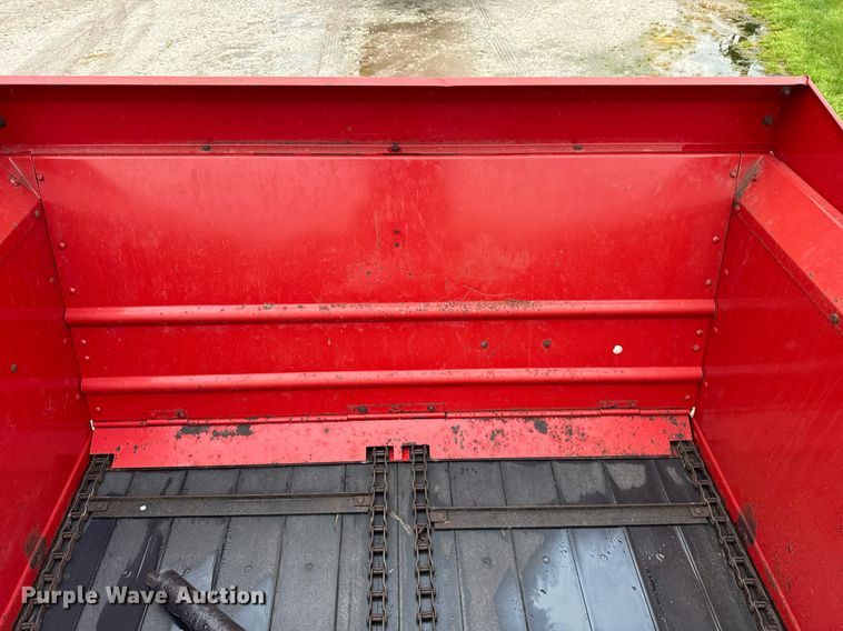 image for item DH9995 1991 New Holland 195 manure spreader