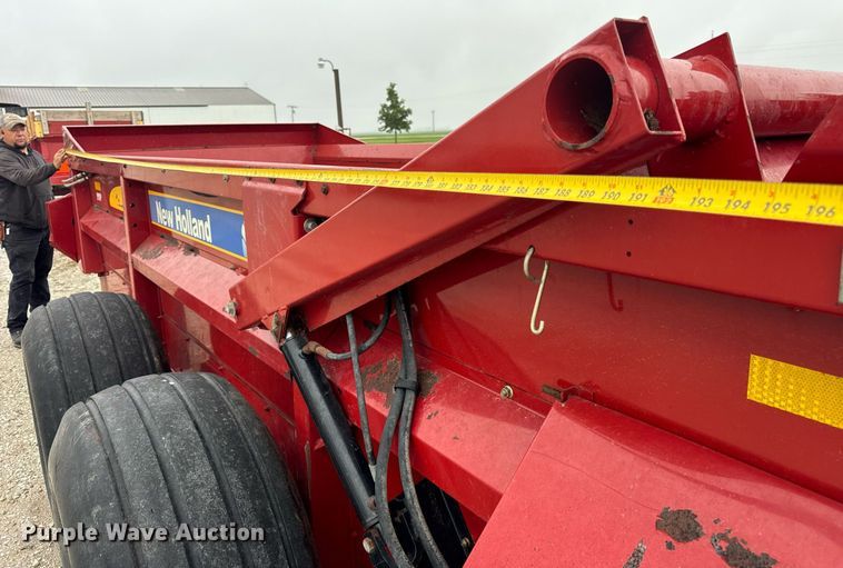 image for item DH9995 1991 New Holland 195 manure spreader