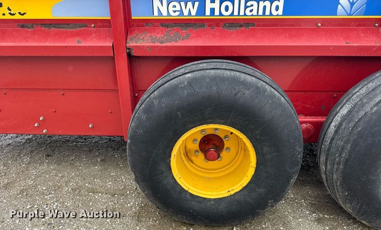 image for item DH9995 1991 New Holland 195 manure spreader
