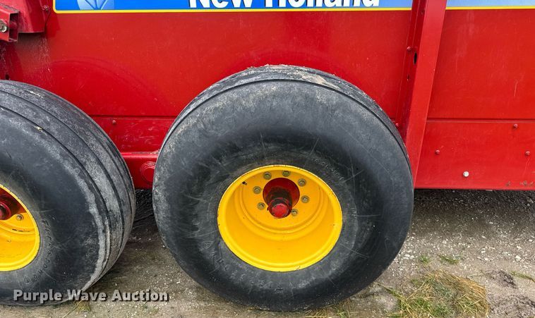 image for item DH9995 1991 New Holland 195 manure spreader