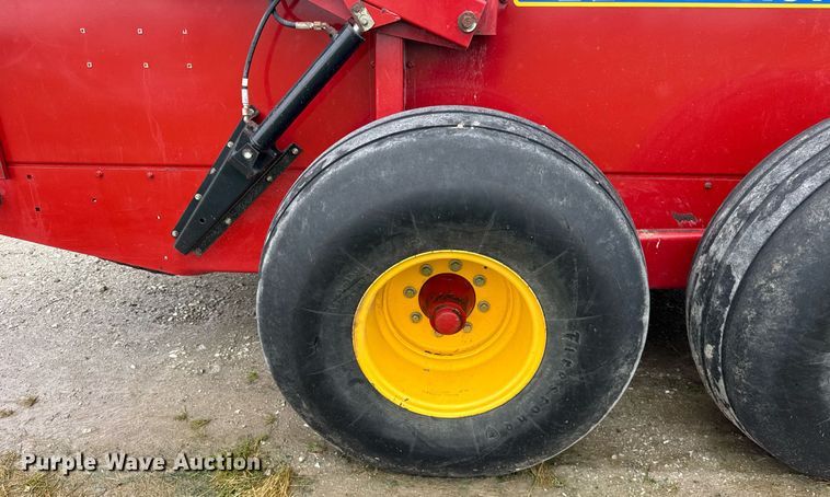 image for item DH9995 1991 New Holland 195 manure spreader