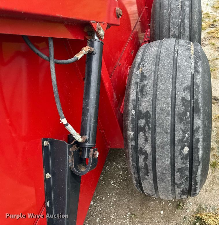 image for item DH9995 1991 New Holland 195 manure spreader