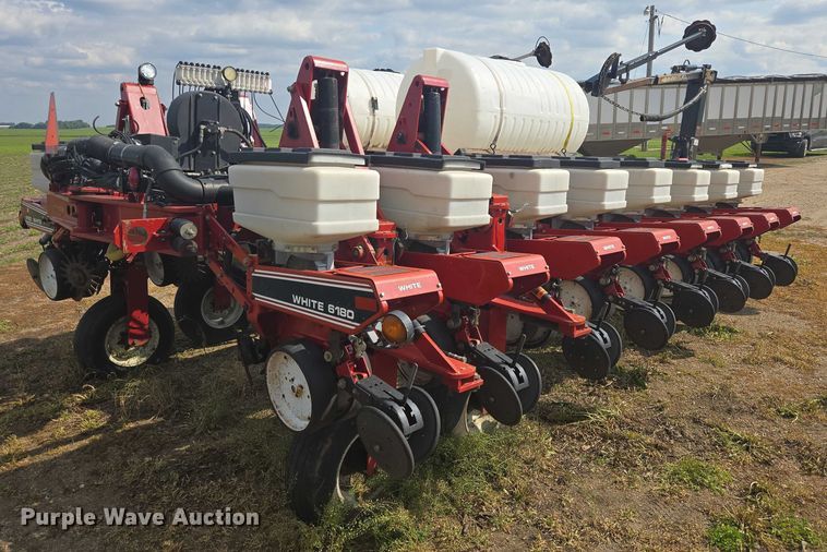 image for item DR4442 1996 AGCO White 6180 planter