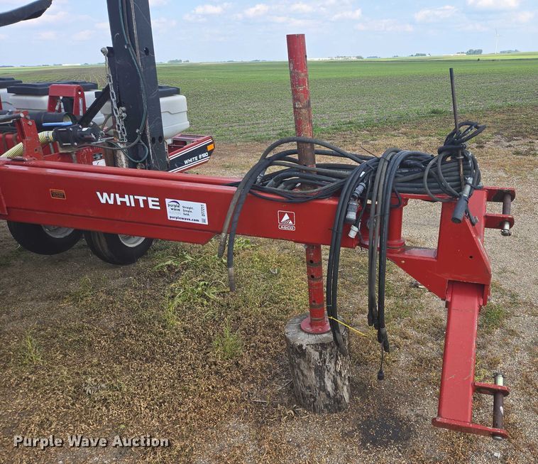 image for item DR4442 1996 AGCO White 6180 planter