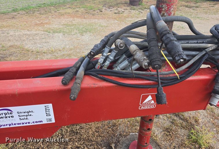 image for item DR4442 1996 AGCO White 6180 planter