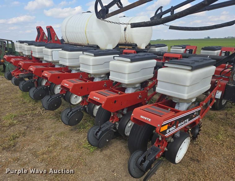 image for item DR4442 1996 AGCO White 6180 planter