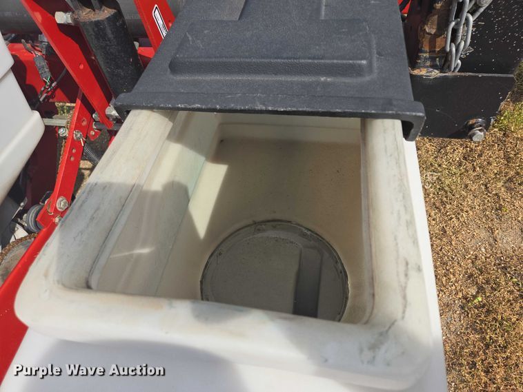 image for item DR4442 1996 AGCO White 6180 planter