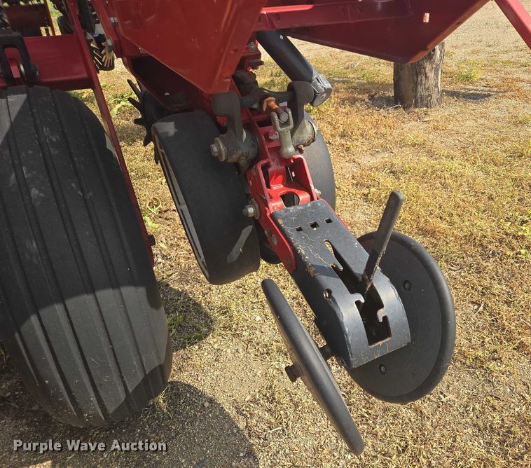 image for item DR4442 1996 AGCO White 6180 planter