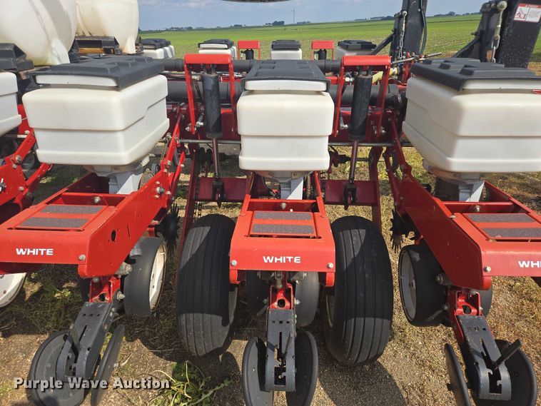 image for item DR4442 1996 AGCO White 6180 planter