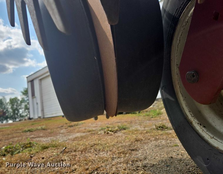 image for item DR4442 1996 AGCO White 6180 planter