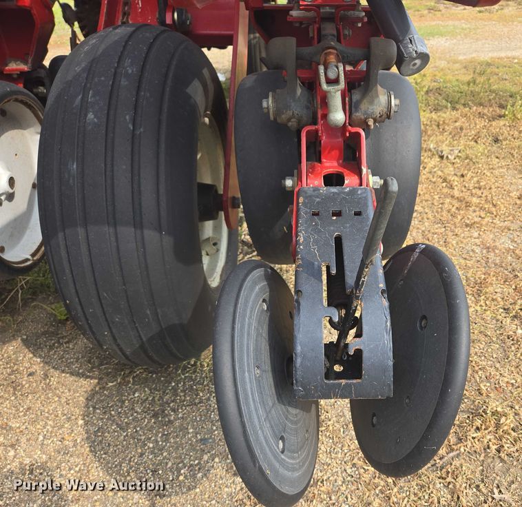 image for item DR4442 1996 AGCO White 6180 planter