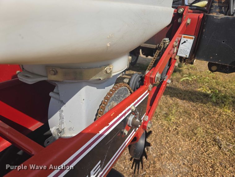 image for item DR4442 1996 AGCO White 6180 planter