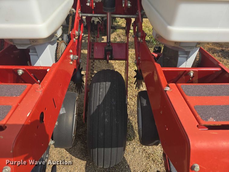 image for item DR4442 1996 AGCO White 6180 planter