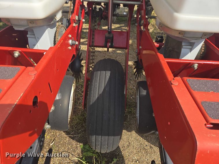 image for item DR4442 1996 AGCO White 6180 planter