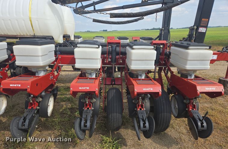 image for item DR4442 1996 AGCO White 6180 planter