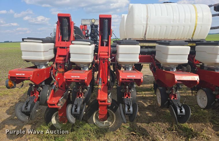 image for item DR4442 1996 AGCO White 6180 planter