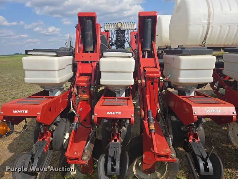 image for item DR4442 1996 AGCO White 6180 planter